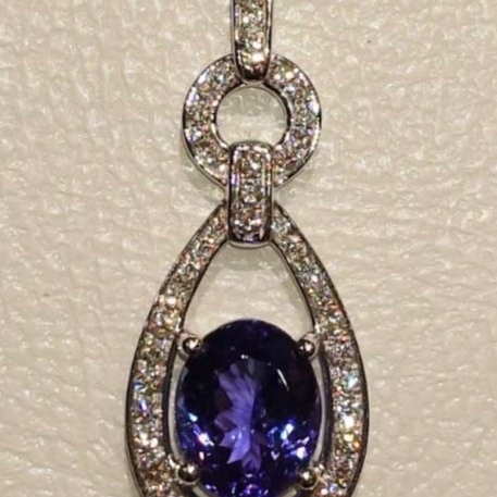 タンザナイト　12月の誕生石