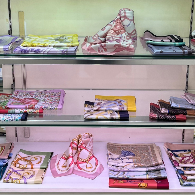 春の新作スカーフ