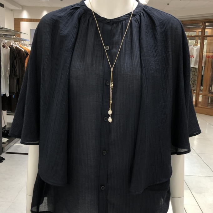 涼しく二の腕カバー✨ケープ風ブラウス