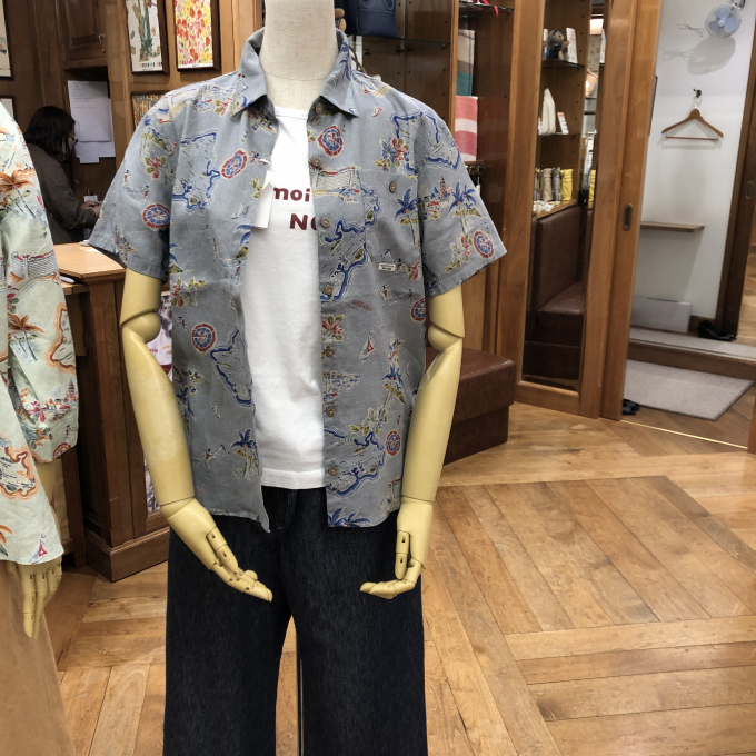 爽やかな大人のプリントシャツ