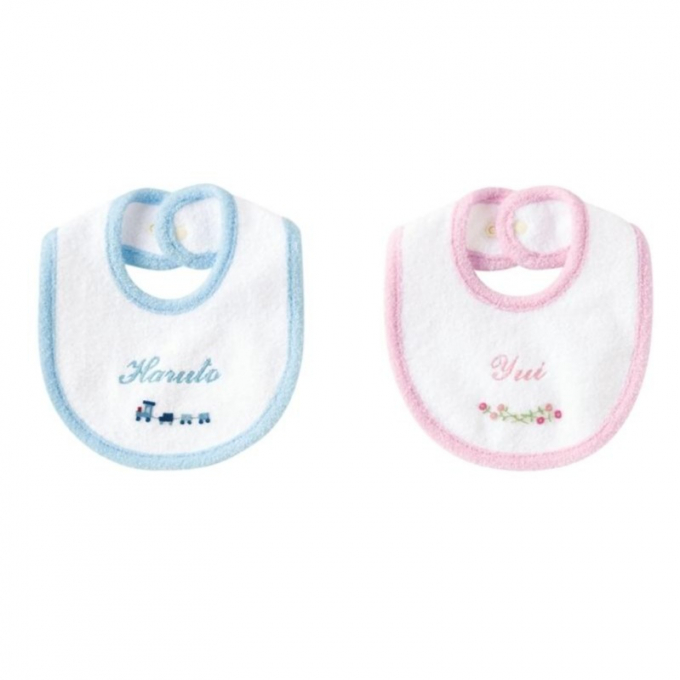 1000daysサービスのネームオーダーよだれかけ🎶