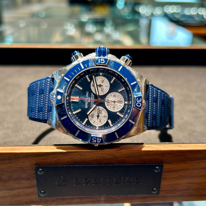 【BREITLING】圧倒的な存在感【ブライトリング】AB0136161C1S1
