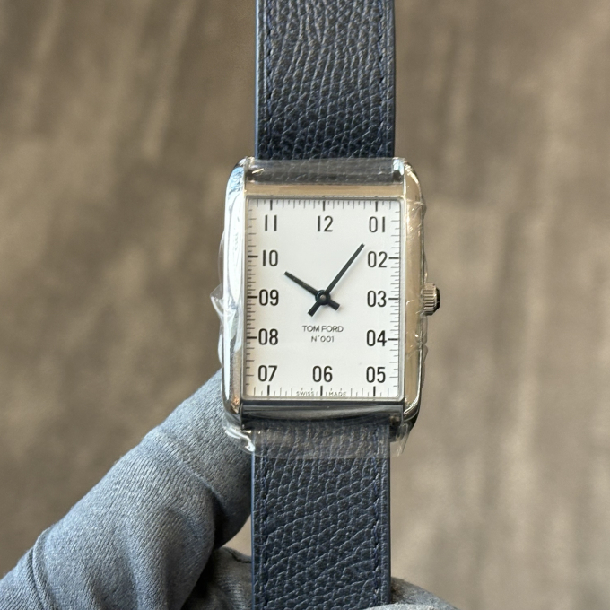 【TOM FORD】実は数少ない？大きめスクエアウォッチ【トムフォード】TF0120268083