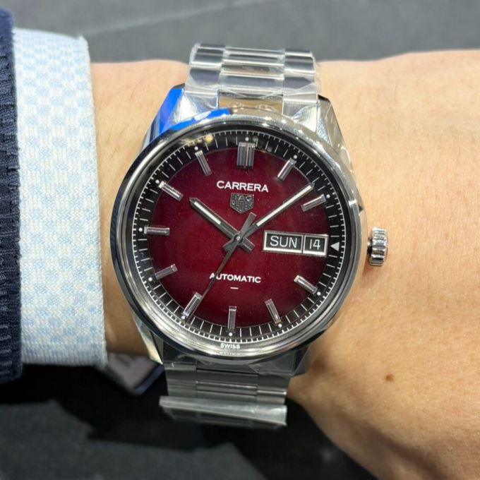 【TAG Heuer】秋に深紅を【タグホイヤー】WDA2113.BA0043