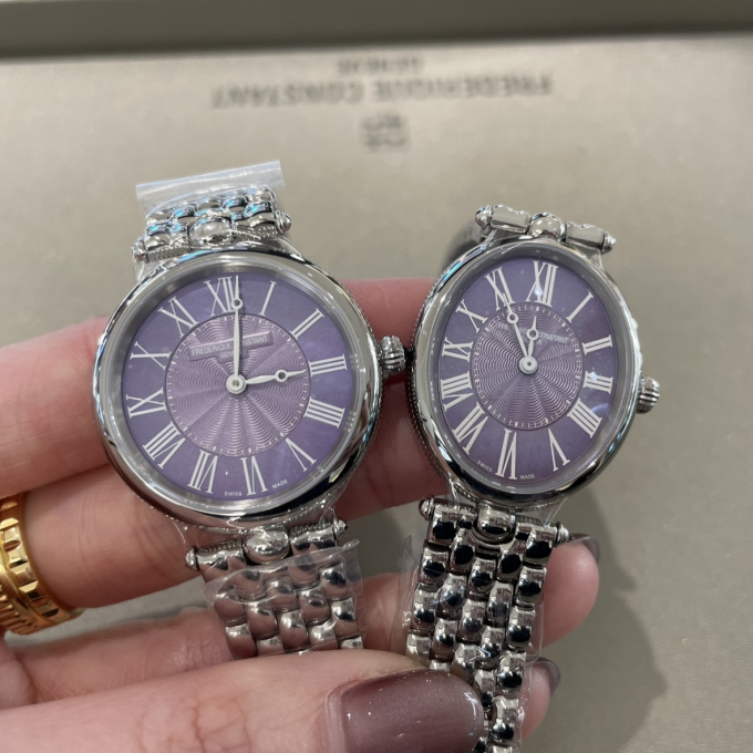 紫シェルの可愛い時計🥹