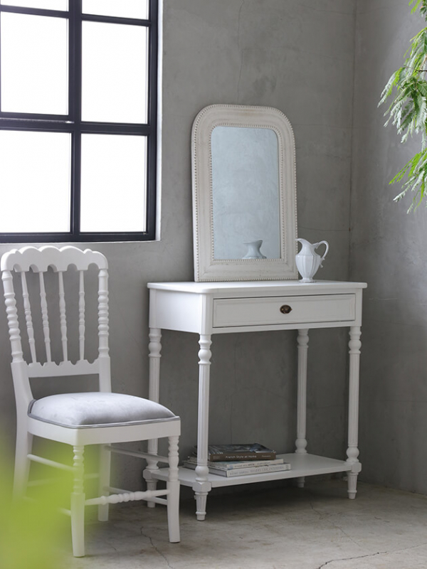 小さなスペースに、クラシカルな彩りを。Mirageシリーズ家具の魅力