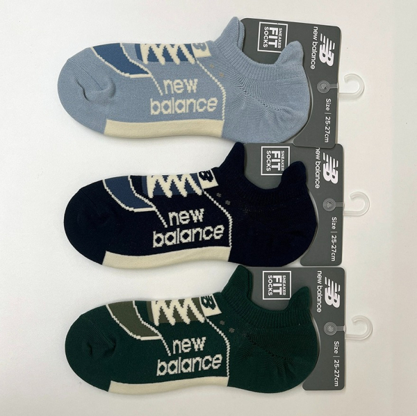 秋の足元に選びたいnew balanceのスニーカー柄ソックス | エヌ