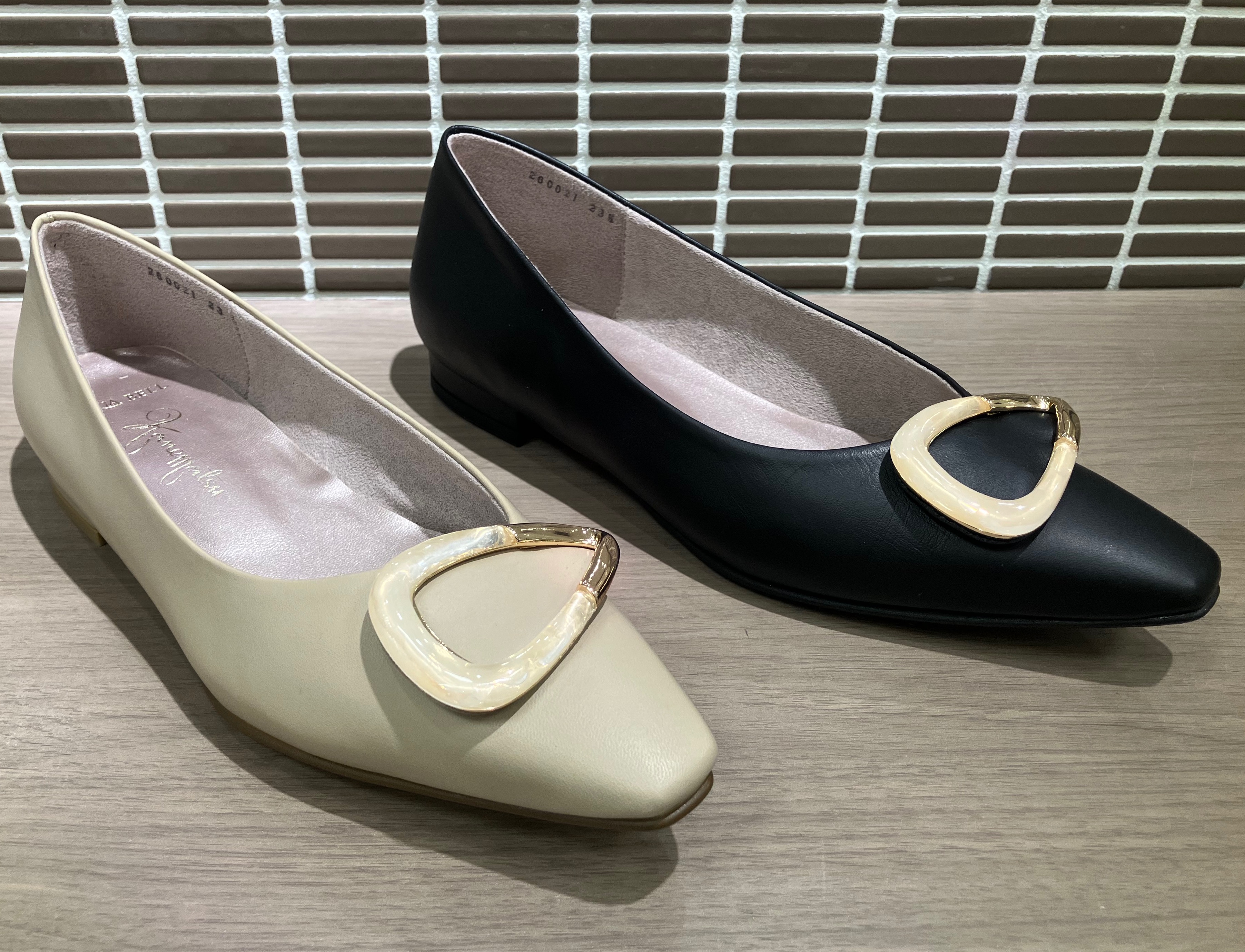 銀座かねまつ　黒パンプス ゴールドバックル付き 🌧晴雨兼用🌧バックルパンプス | 銀座かねまつ | 大丸東京店公式 SHOP BLOG