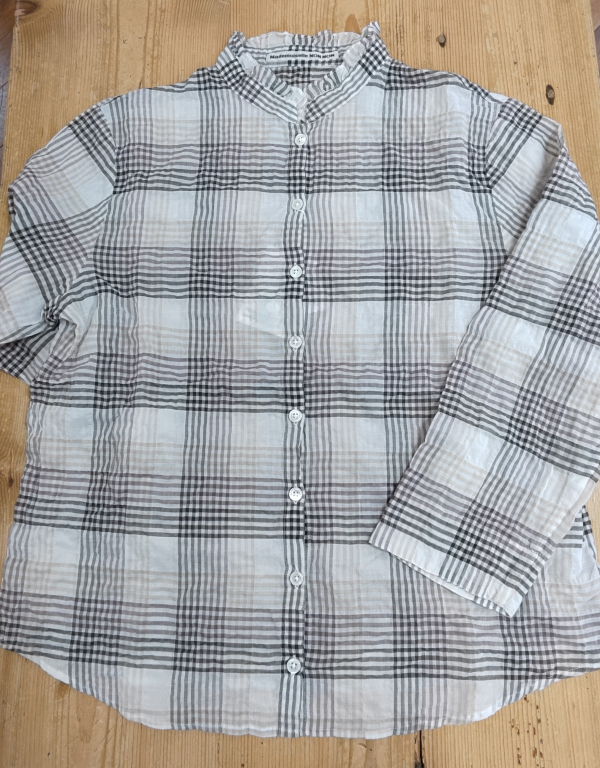 【新品タグ付】マドモアゼルノンノ 丸襟フリル チェックシャツ 38サイズ 新品タグ付】マドモアゼルノンノ 丸襟フリル チェックシャツ 38