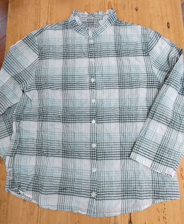 軽くて着やすいシャーリングチェックブラウス | マドモアゼル