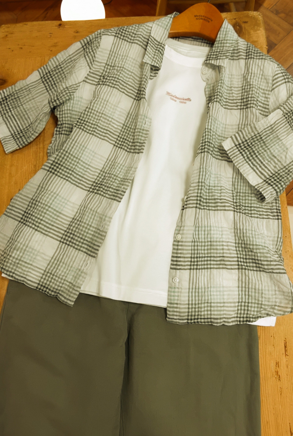 軽くて着やすいシャーリングチェックブラウス | マドモアゼル