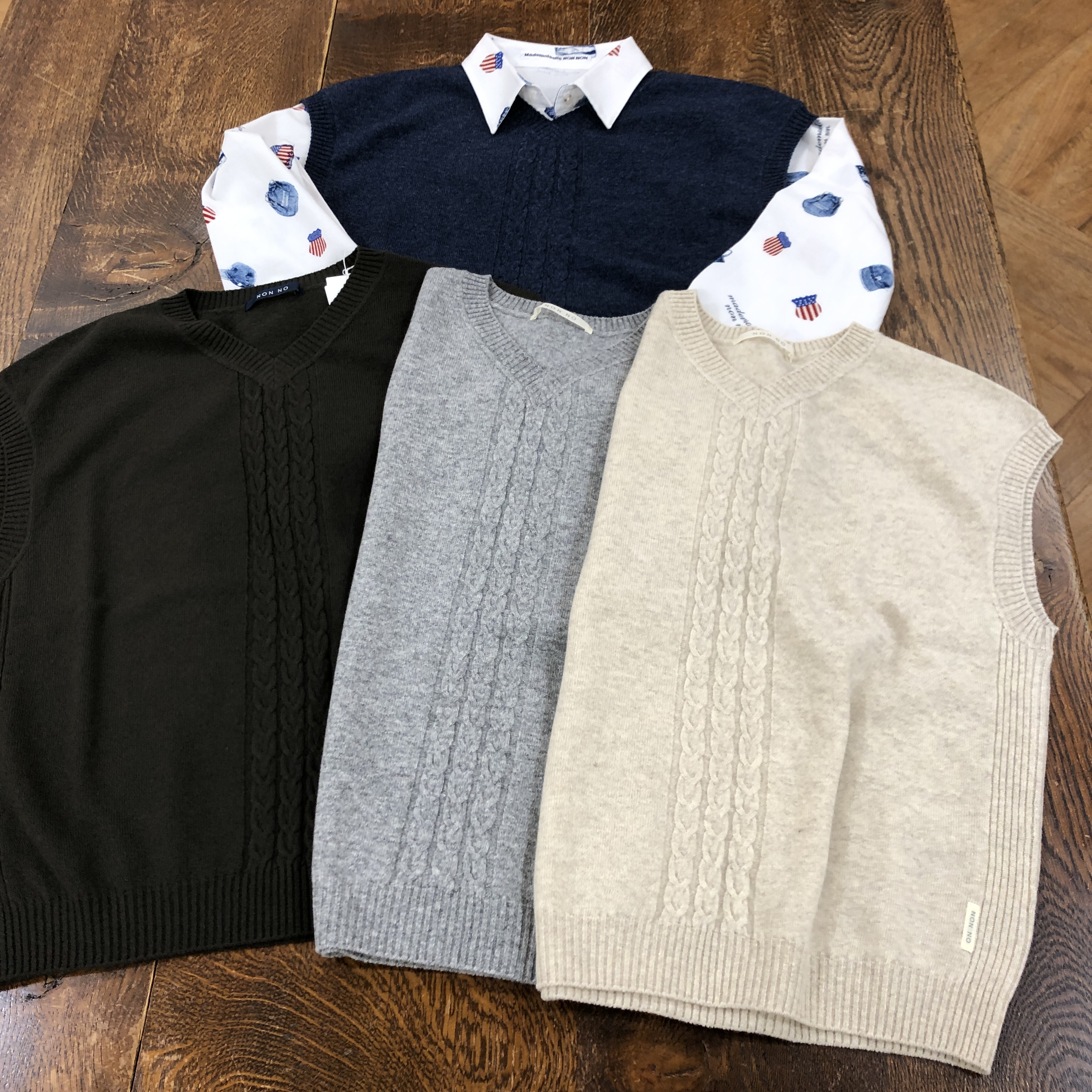 今の季節にぴったり! ニットベスト | マドモアゼルノンノン
