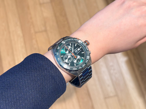 TAG Heuer】グリーン×オレンジのアクセント！【タグホイヤー】CAZ201H