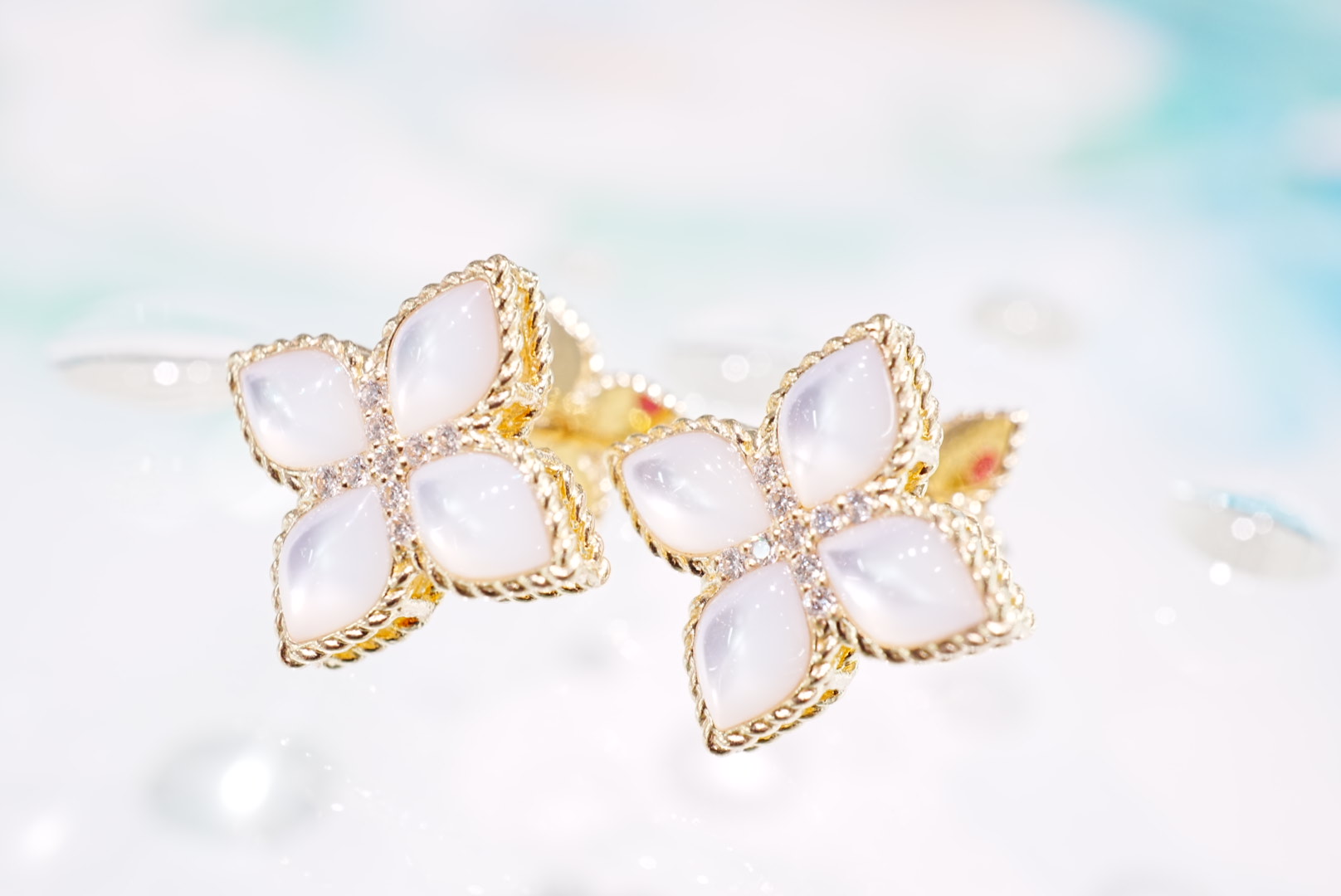 PRINCESS FLOWER VENETIAN マザーオブパールネックレスのご紹介