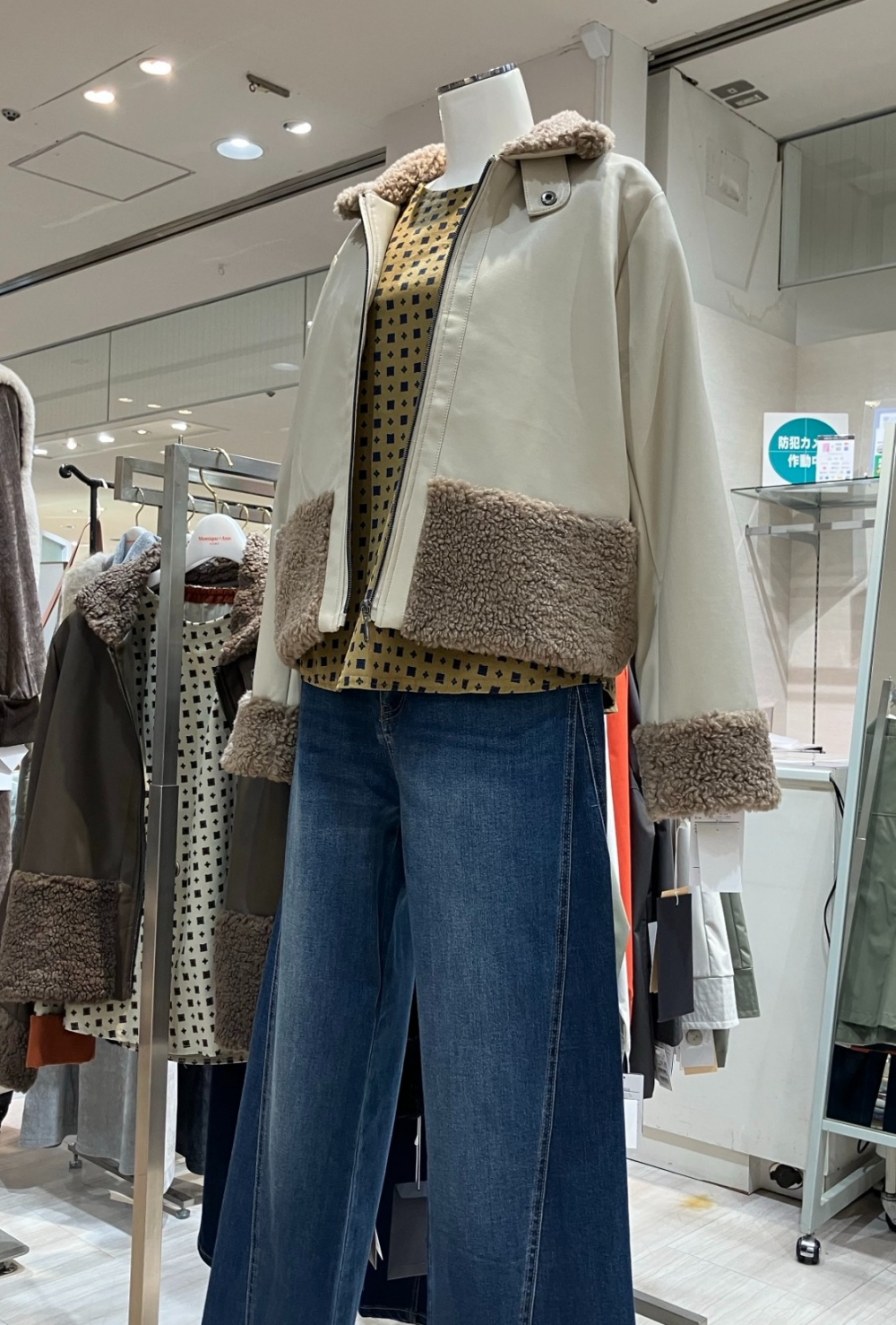 ファッションフロア　冬のアウターキャンペーン