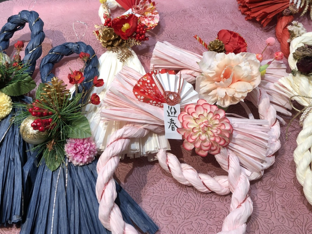 しめ縄飾り店内で販売しております🎶