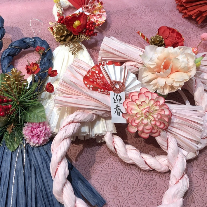 しめ縄飾り店内で販売しております🎶