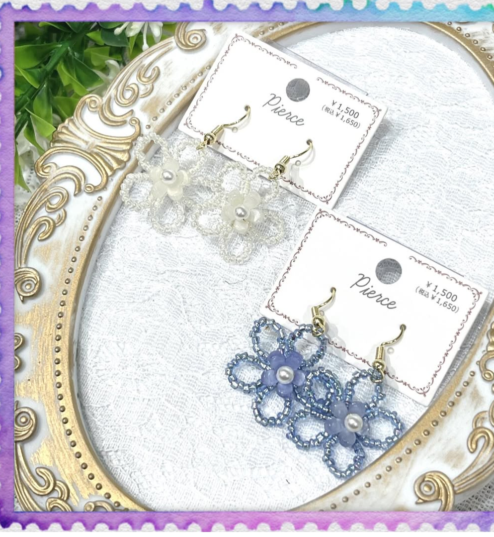 🦋軽やかに揺れるモチーフピアス🦋