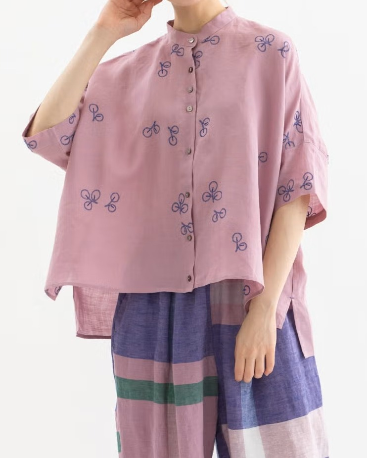 【2Fノップドゥノッド】涼しげなユーカリ刺繍のリネンブラウス