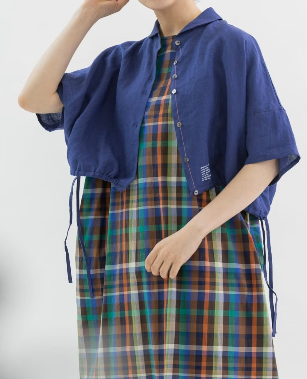 【2Fノップドゥノッド】小さな襟のクロップドシャツ