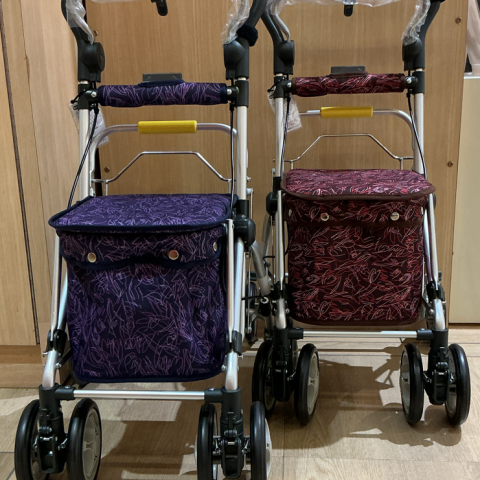 シルバーカー 紫系模様　折り畳み可能 買い物に便利で椅子にもなるシルバーカーのご紹介🛍️ | ハートフル