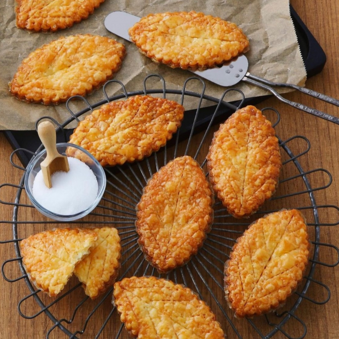 パリパリ食感の贅沢なリーフパイ🌿新登場