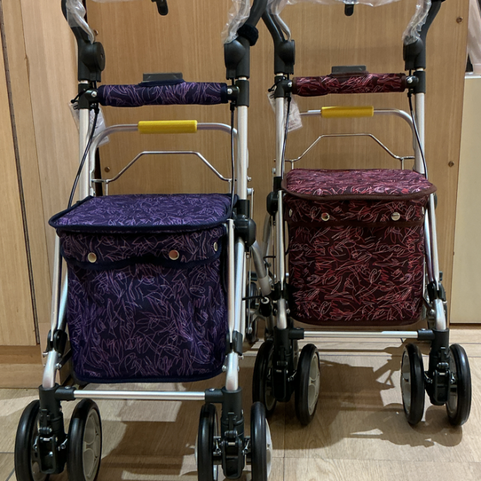 買い物に便利で椅子にもなるシルバーカーのご紹介🛍️