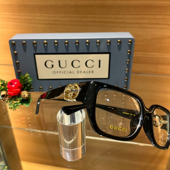 新作　GUCCIメガネ