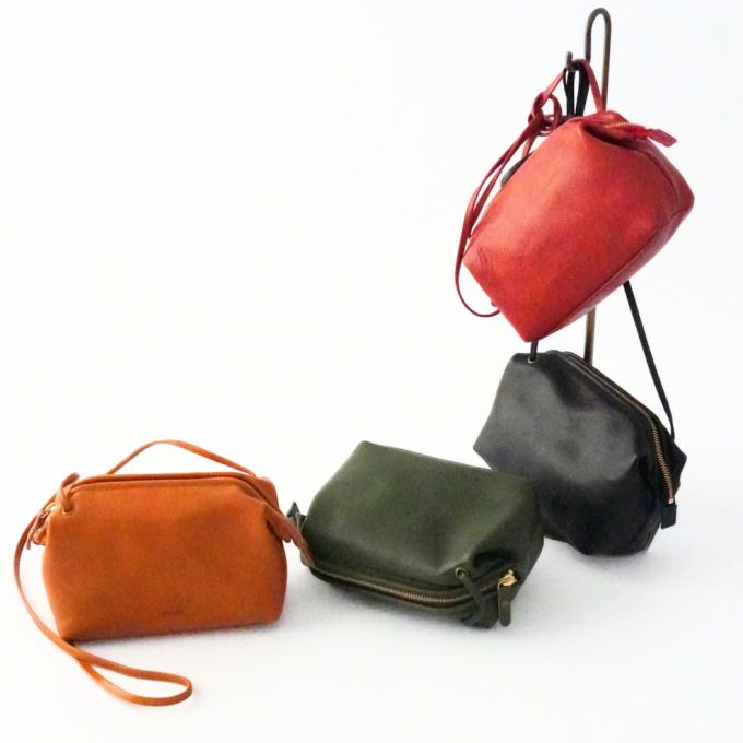 コロンとした形が可愛いショルダーバッグ