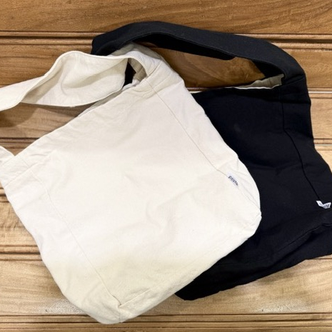 人気のキャンバストートに新型登場🎵