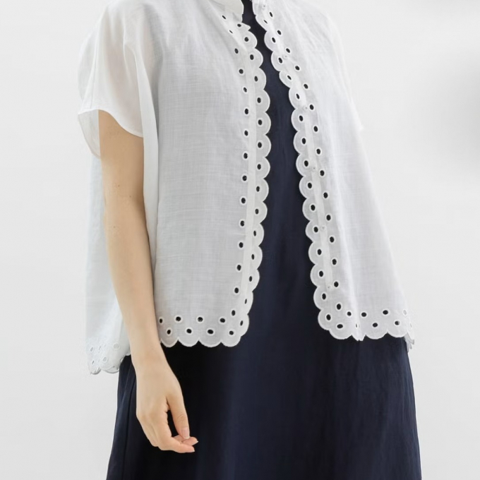 【2Fノップドゥノッド】スカラップ刺繍がかわいい♪麻のブラウス