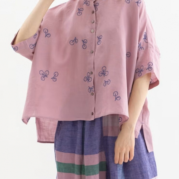 【2Fノップドゥノッド】涼しげなユーカリ刺繍のリネンブラウス