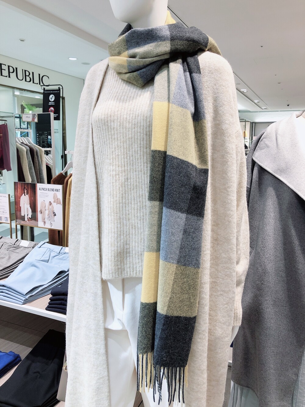 ストール マフラー ひと巻きするだけで華やかなコーディネートに プラステ 大丸東京店公式 Shop Blog