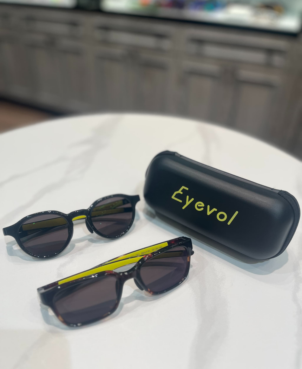 EYEVOL】夏の眩しさなら、偏光レンズでクリアな視界！ | スペックス