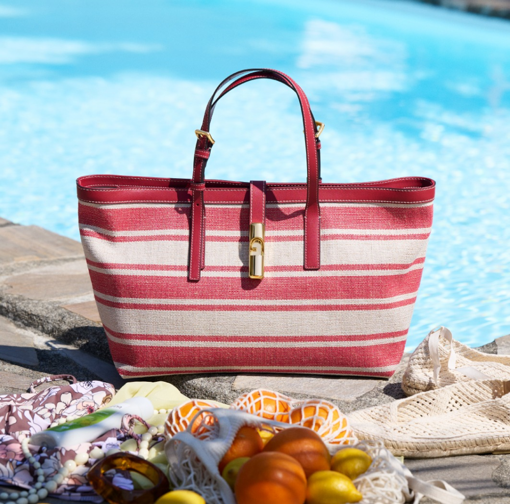 ＜FURLA＞ DEBBY登場