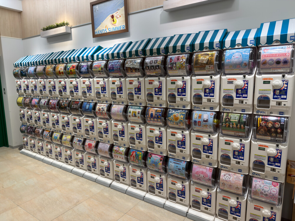 【2026最新】東京駅のガチャガチャ穴場！ちいかわサンリオ設置はハンズ東京店まで