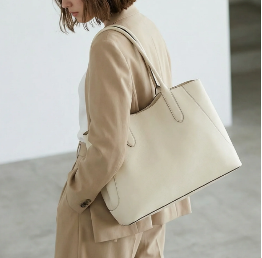 大人の気品をまとうトートバッグ