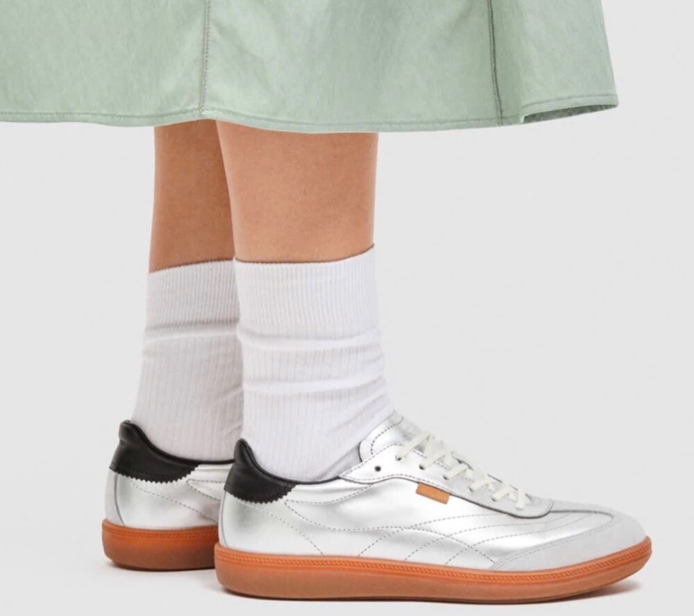 『推し！　スニーカー！　厚底VS薄底』