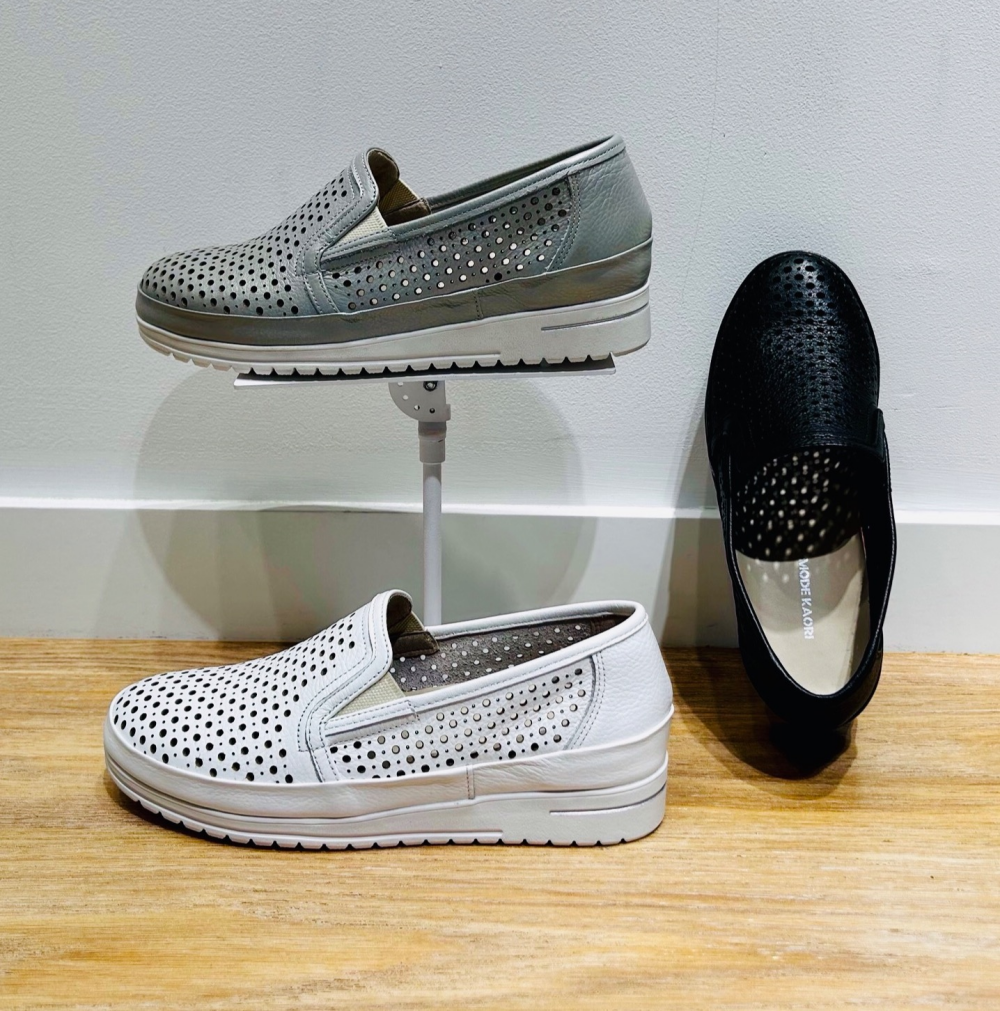 【MODEKAORI】パンチングスリッポンシューズ