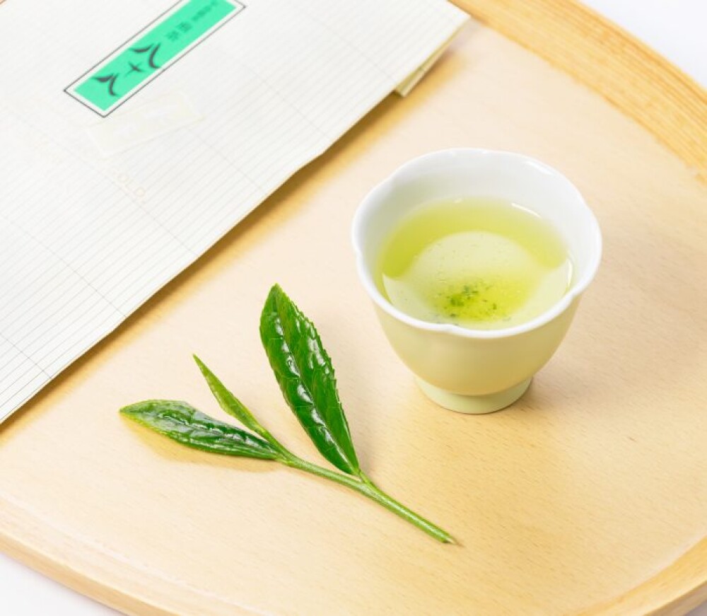 贈りものに、旬の新茶を