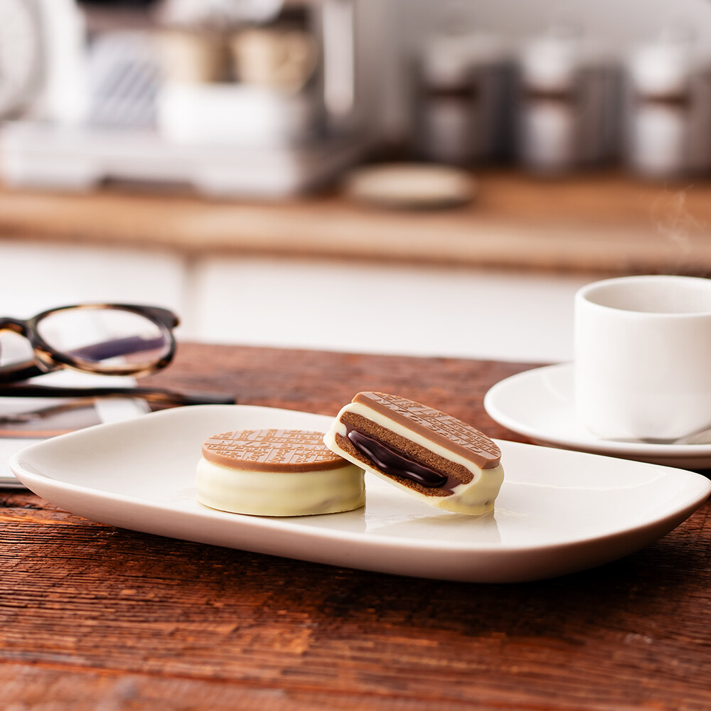 【N.Y.C.SAND】とろける香り、ひと口の静かな贅沢　新作「N.Y.エスプレッソラテキャラメルサンド＆Wチョコレート」2月15日登場！