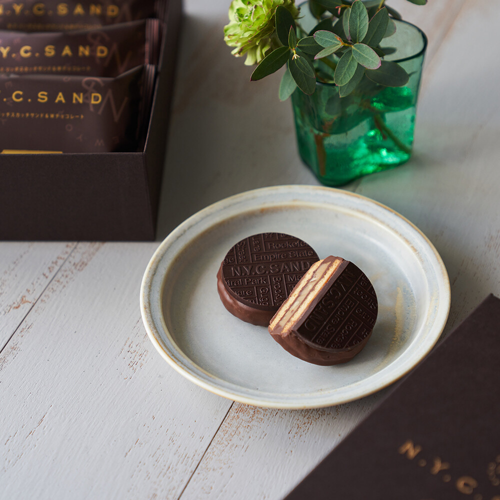 【N.Y.C.SAND】初夏の風を感じながら「N.Y.リッチスカッチサンド&Wチョコレート」を
