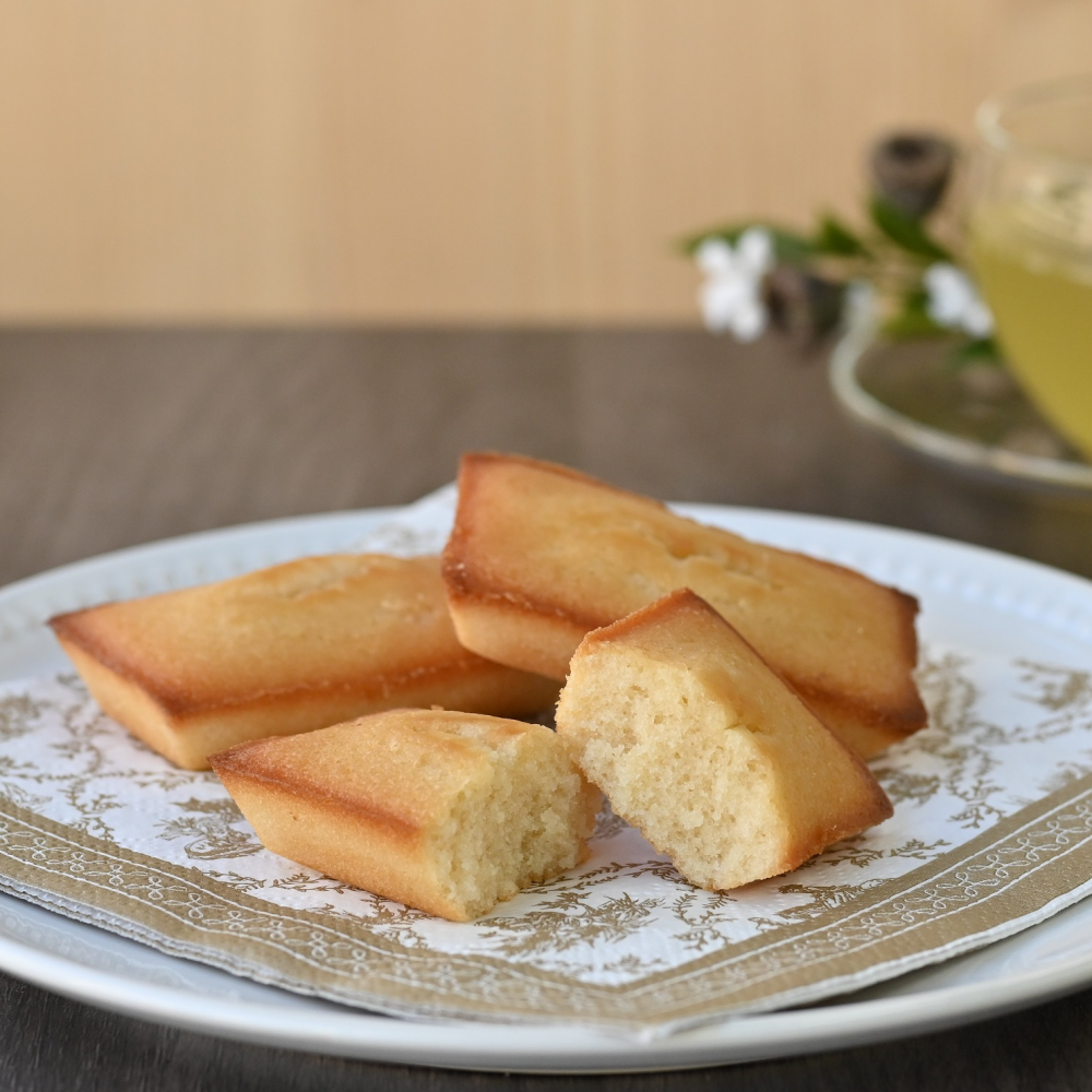 おかき屋ならではの米粉のフィナンシェ