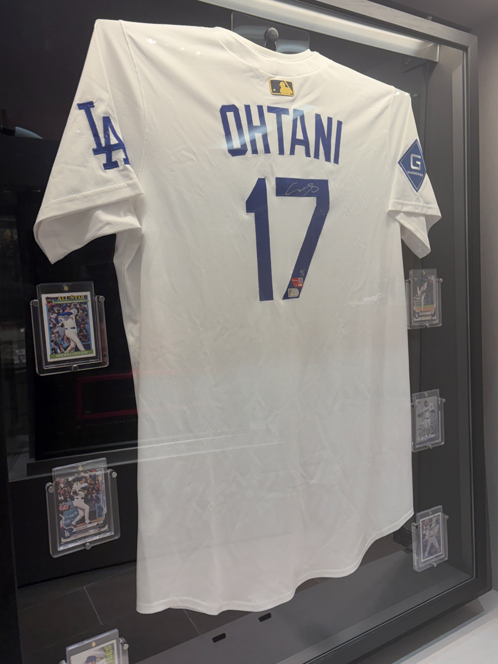大谷翔平選手の直筆サイン入りユニフォーム販売中