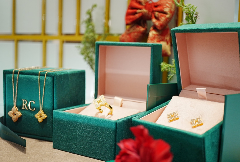 ～ROBERTO COINが贈るホリデージュエリー～