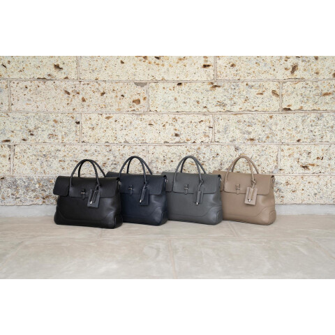 モカPmama様　依頼品 ペッレモルビダ ボストンバッグ シュリンクレザー 被せ付