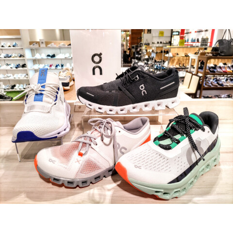 『美しい世の中』さん専用　 on オン　スニーカー　23.5センチ 7d756d41.jpg