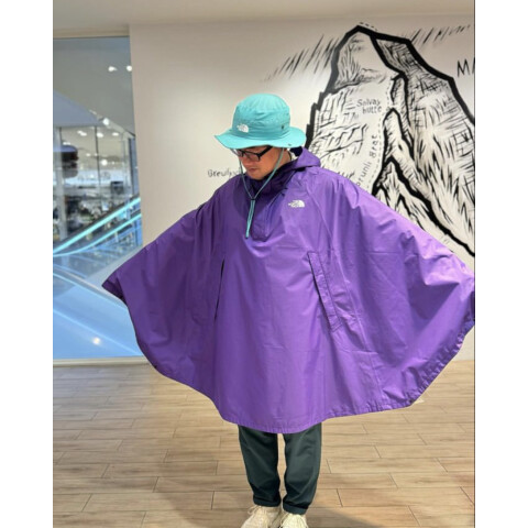 ノースフェースコーナーから梅雨時期の強い味方、レインポンチョ