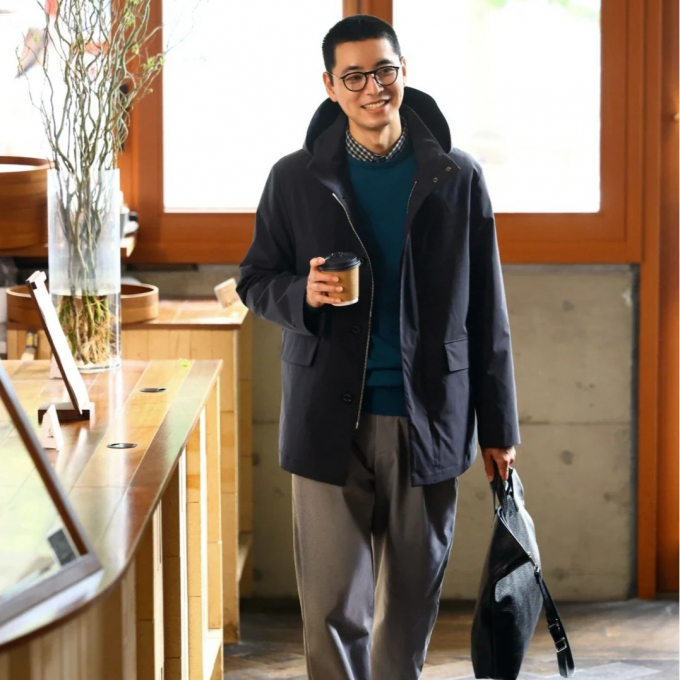 フードでも、スタンドカラーでも。着こなしの幅を広げる「ベルファスト」