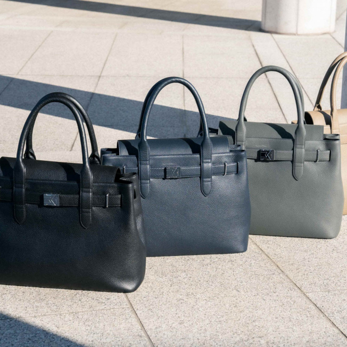 ペッレモルビダからメタルパーツが特徴的なフラップトートバッグが発売。🎵